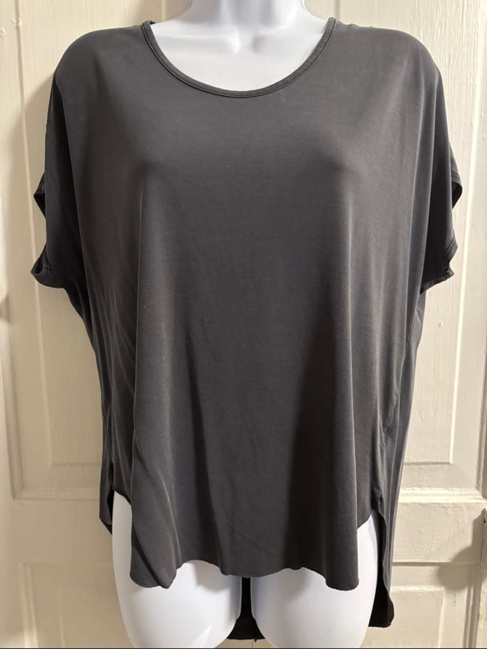 LTX Sportswear Women’s Relaxed Scoop Neck Top in Charcoal Gray Size S